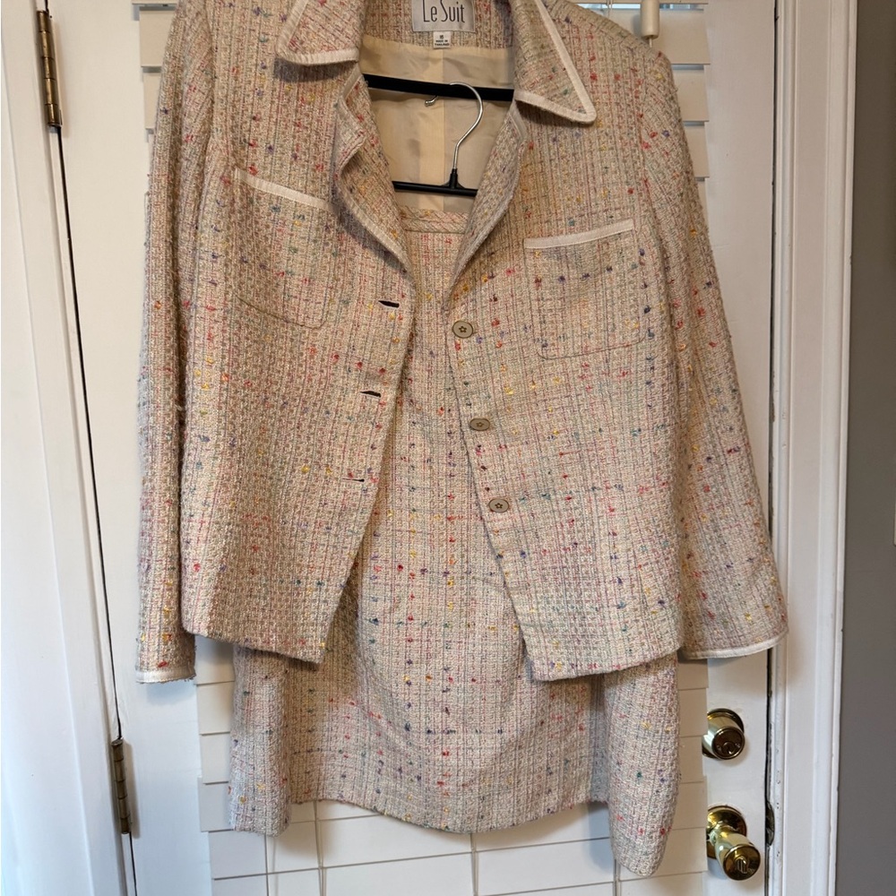 Le Suit Women's Cream Tweed Blazer and Skirt Set